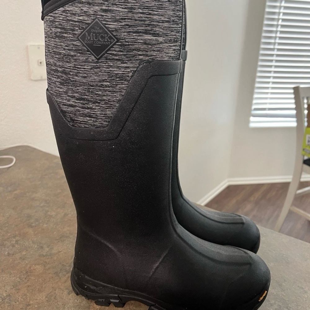 Muck Women's Black and Gray Winter Boots